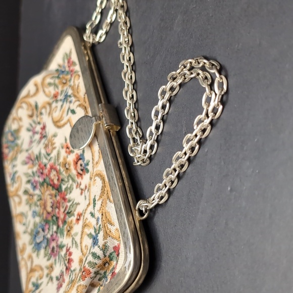 VGT,Hong Kong Walborg Mini Tapestry Floral Clutch With Metal Chain. - Picture 5 of 12